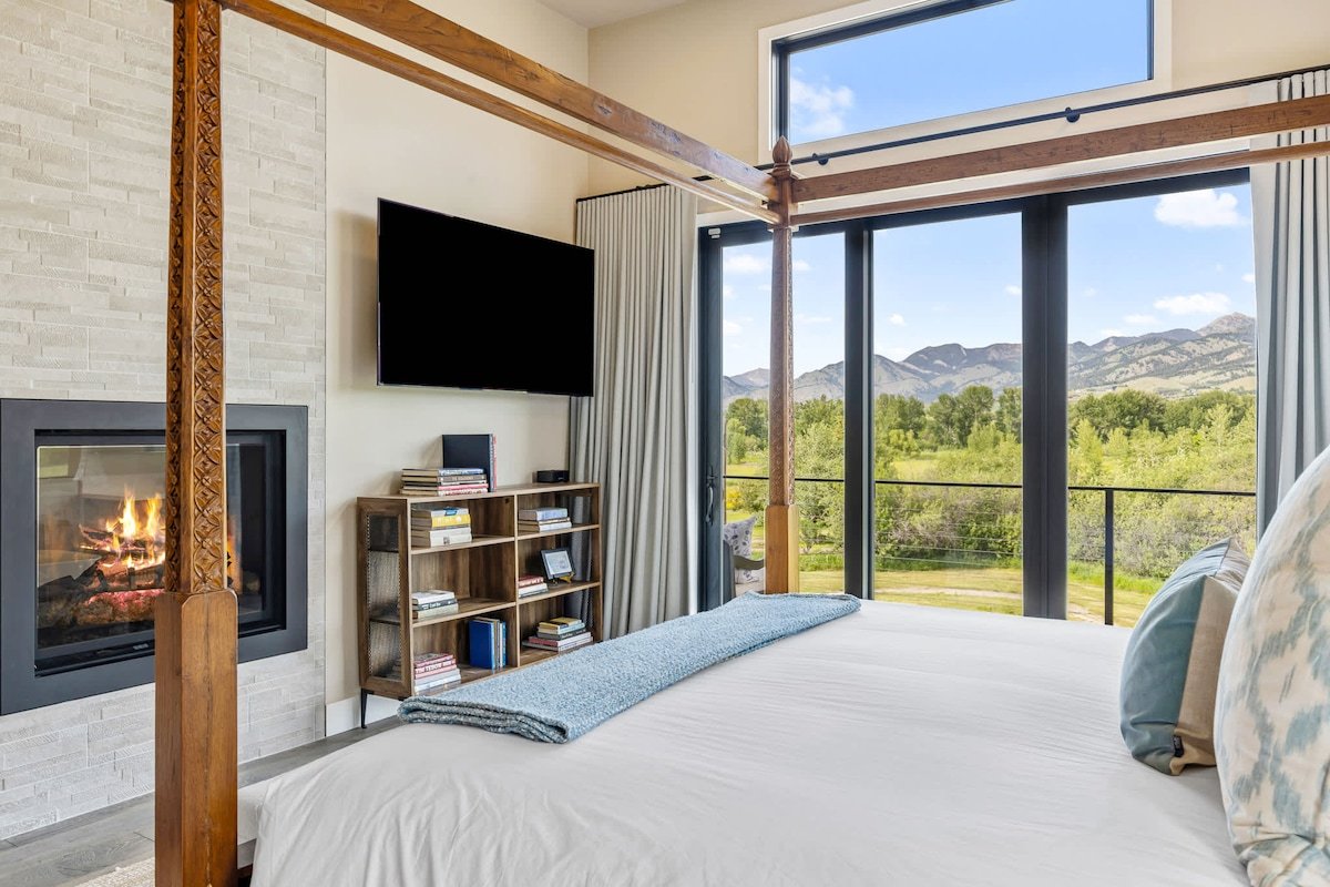 Pagoda Peaks – Luxury Stay with Bridger Views gallery image 5