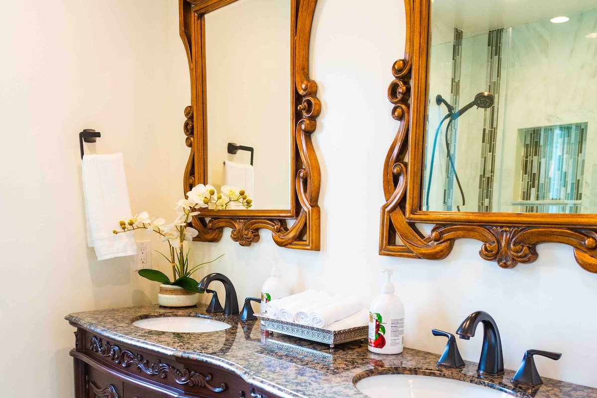 LUXURY 4 BDR HIGH-TECH HOUSE IN PERFECT LOCATION gallery image 5