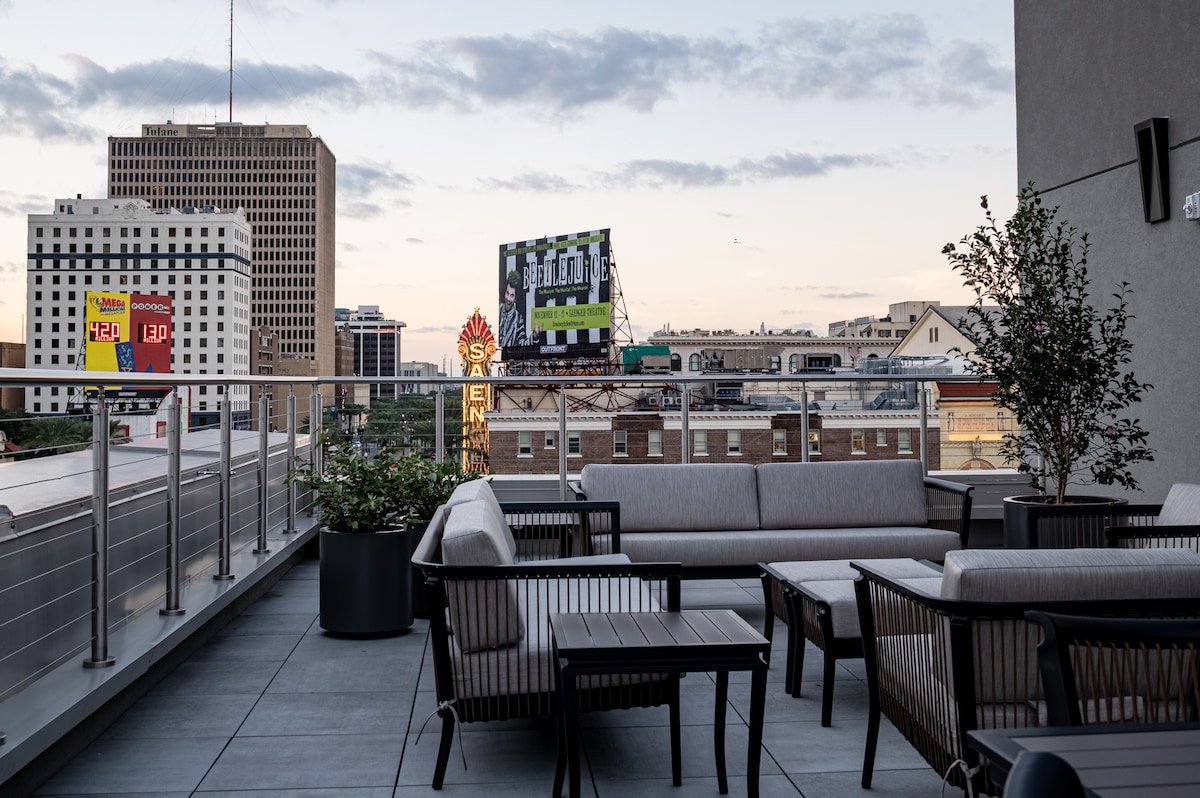 4BR Exclusive Downtown Penthouse | Mayfair Hotel gallery image 4