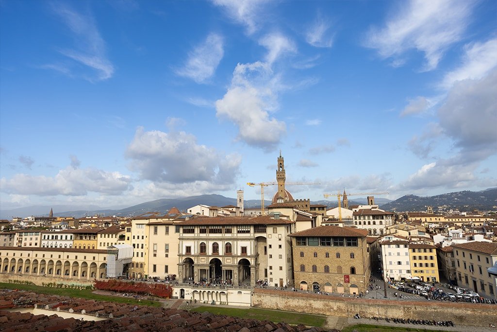 Luxury Uffizi View • Historic Palazzo • 3 Suites gallery image 2
