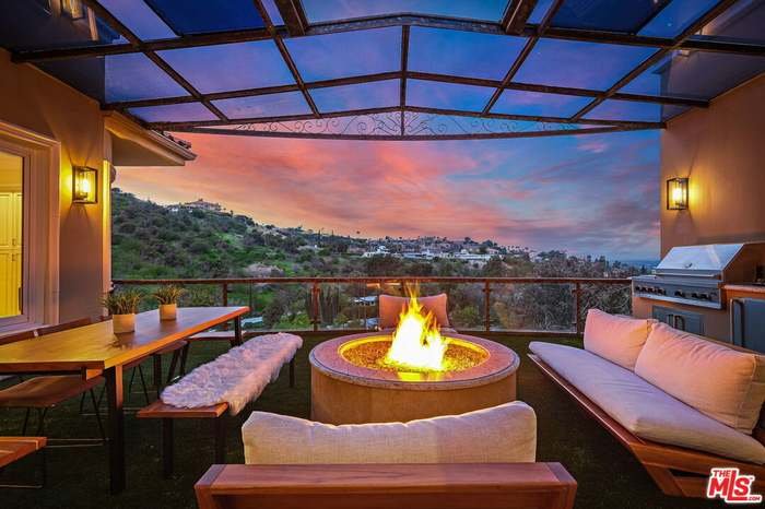 Mansion in the hills near Universal Studios! gallery image 3