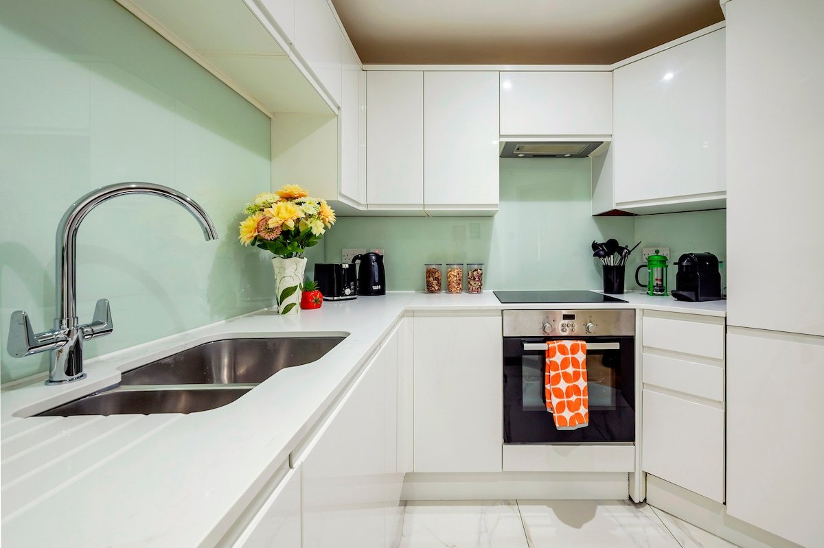 Bright & Airy 3 Bed apartment in Covent Garden gallery image 5