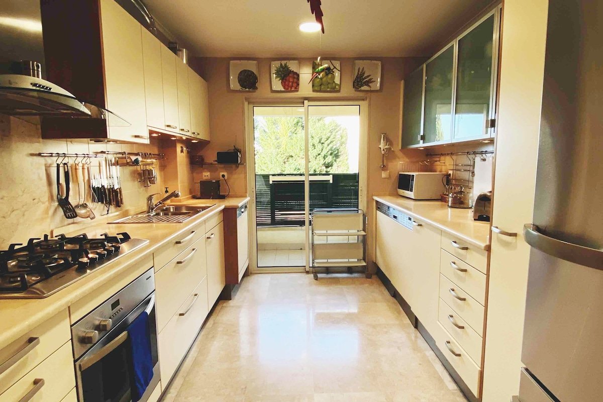 Ambassadors Flat w/ SEA VIEW Pool & Parking gallery image 5