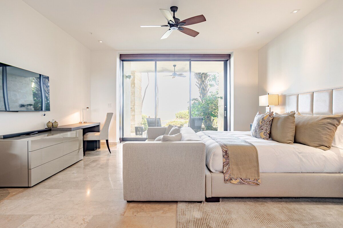 2 Bedroom + Den Pool Beach Condo gallery image 3