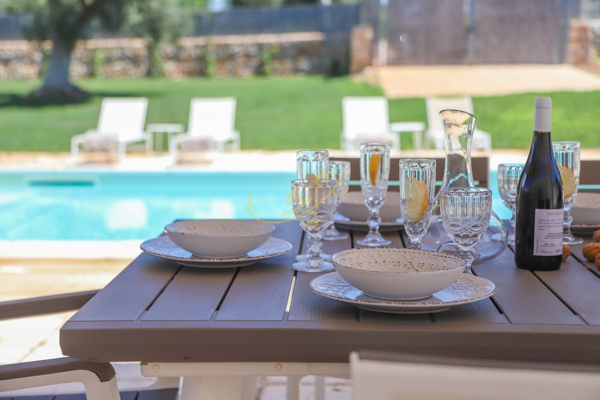 TD Villa Patrizia Pool & Alfresco Kitchen gallery image 5