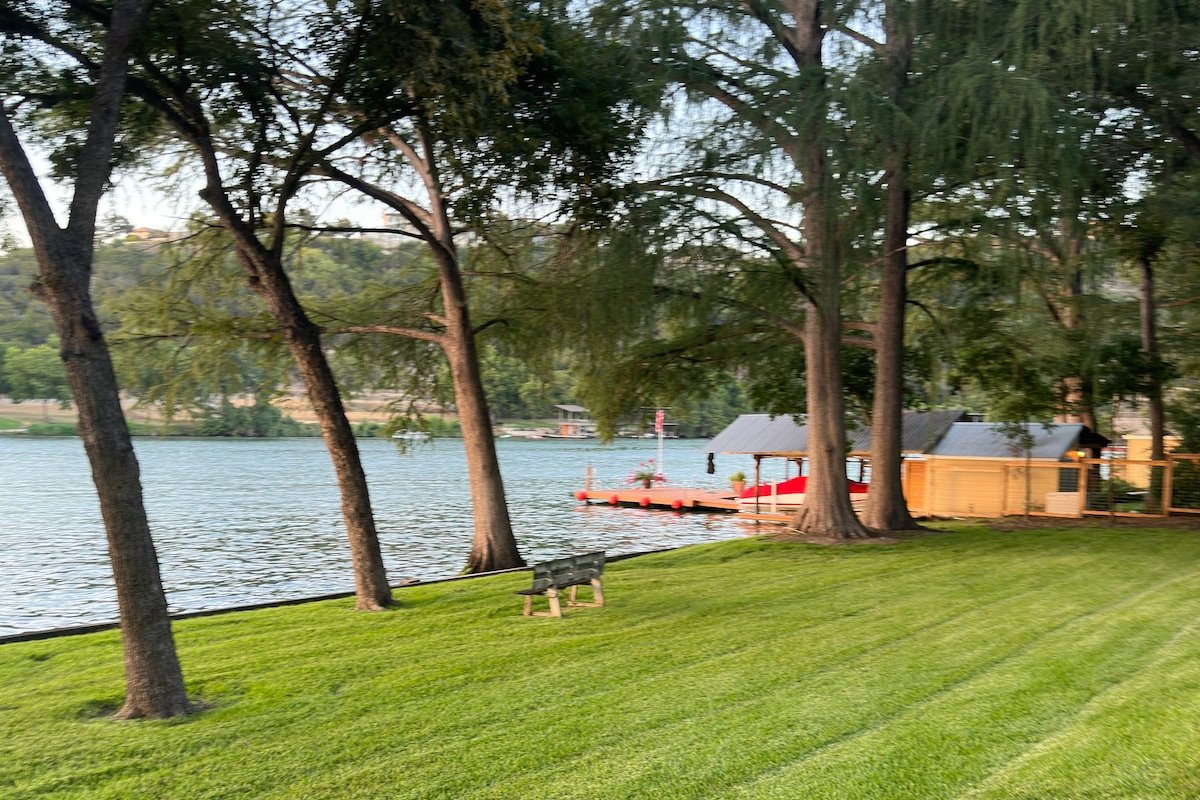 Amazing Lakefront Home with Huge Yard & Dock gallery image 2