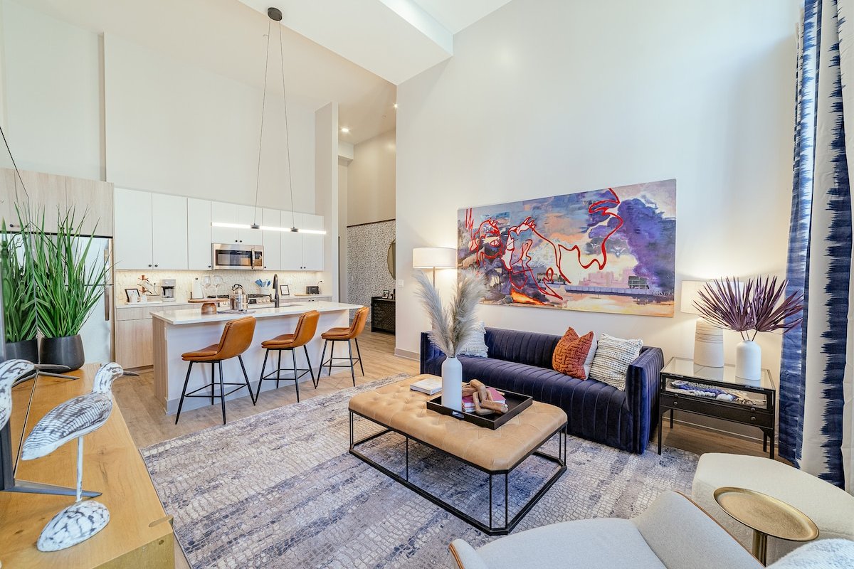 The Cornerstone – Designer 4BR Flat in Bucktown/WP gallery image 2