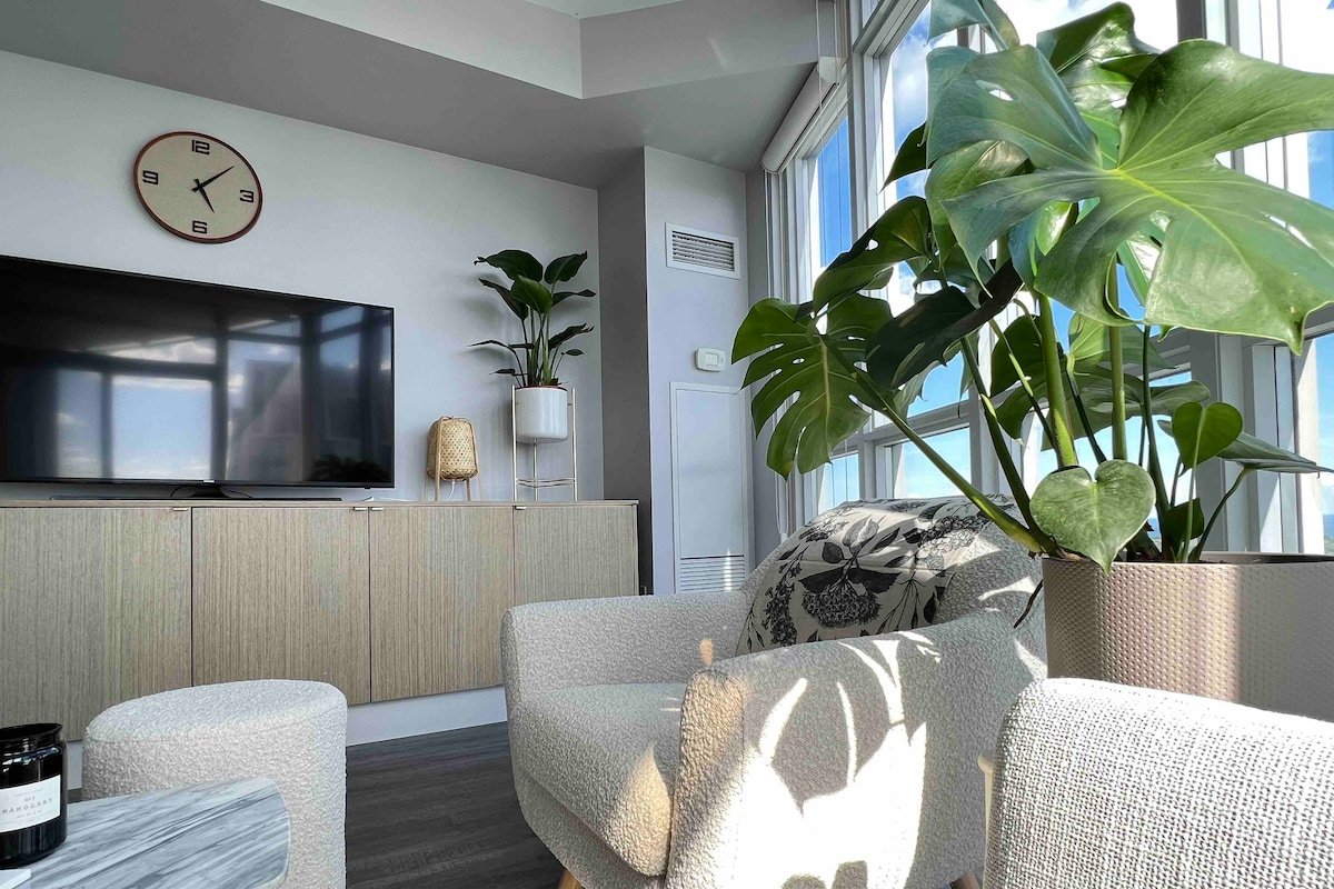 Entire Home Nearby CN Tower & Lake Ontario gallery image 4