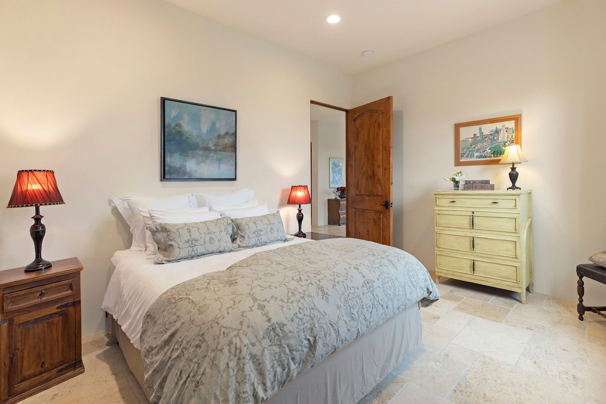 Villa Capricho: Tuscan Retreat w/GuestHouse & Pool gallery image 4