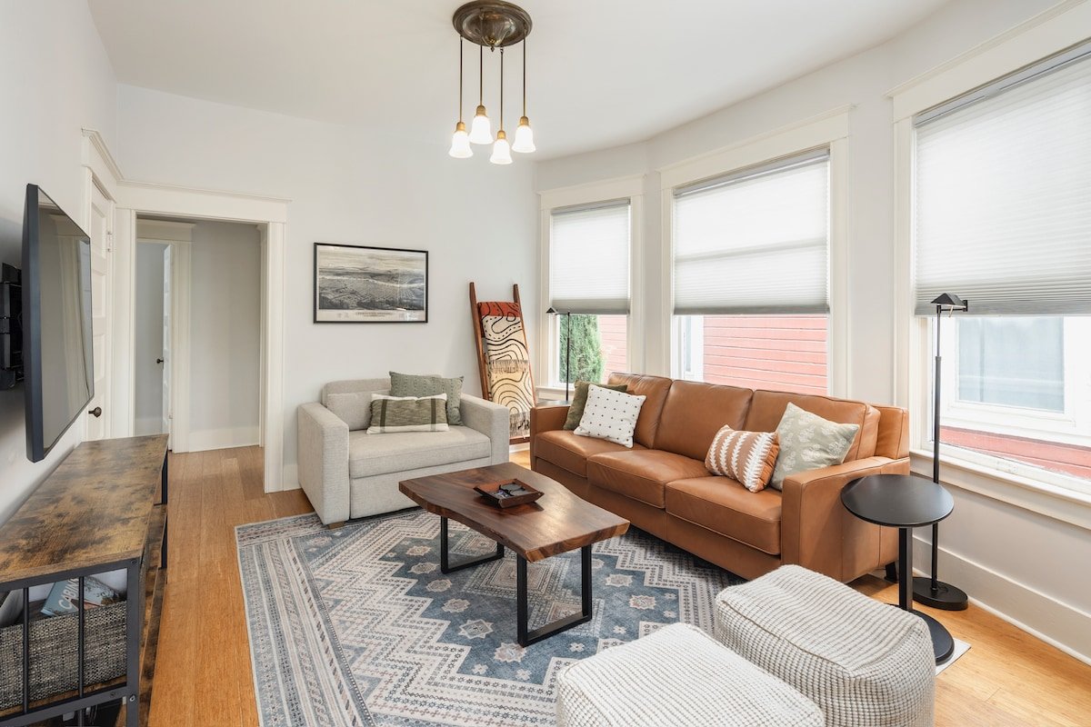 Elegant Nob Hill Victorian gallery image 3