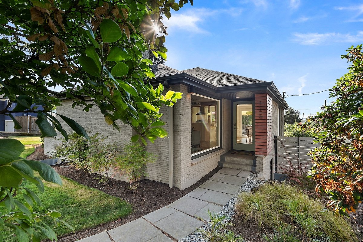 Maple Leaf Launchpad – Blocks from light rail gallery image 3