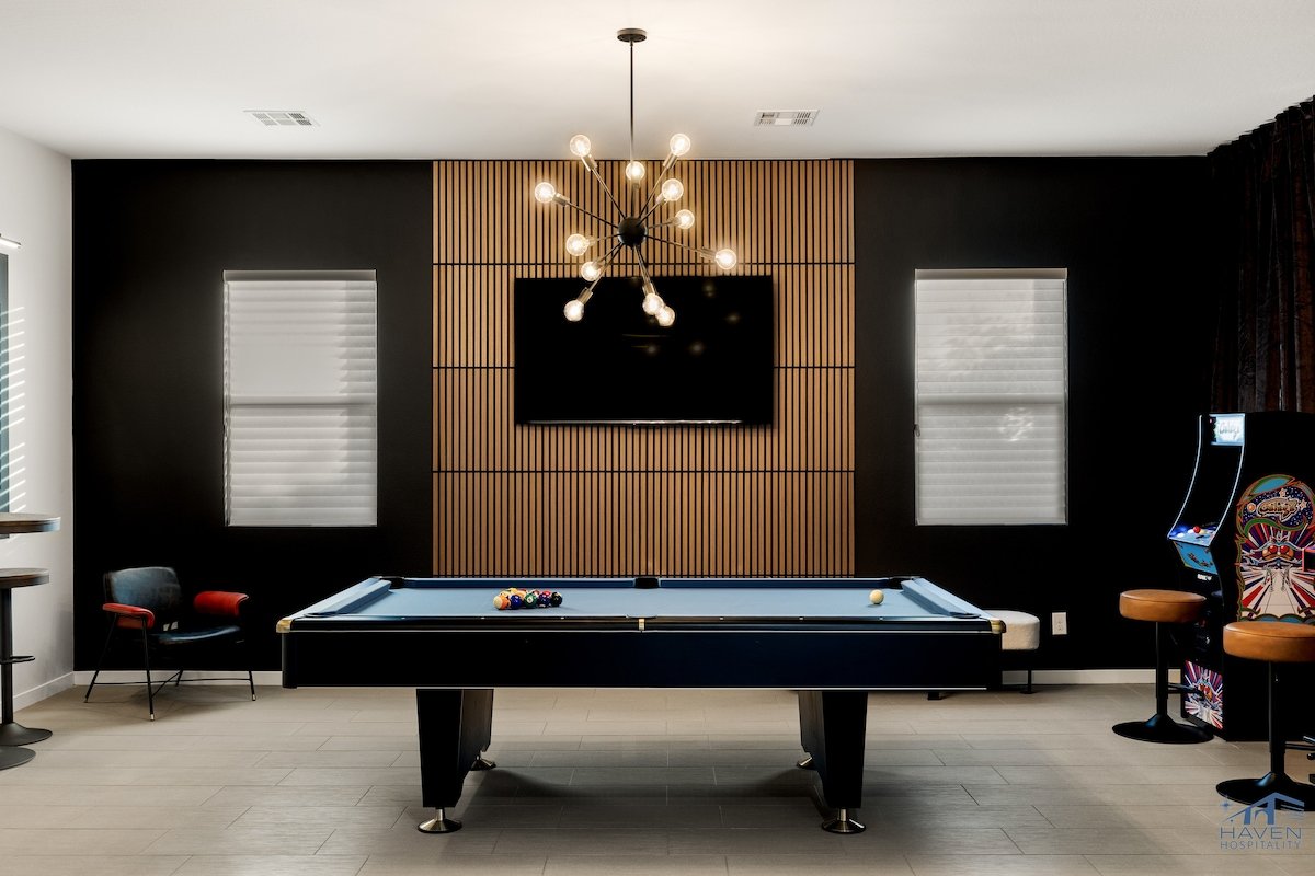 Luxe Mansion 5bd, SaltWater Pool/Spa!15m to strip! gallery image 3