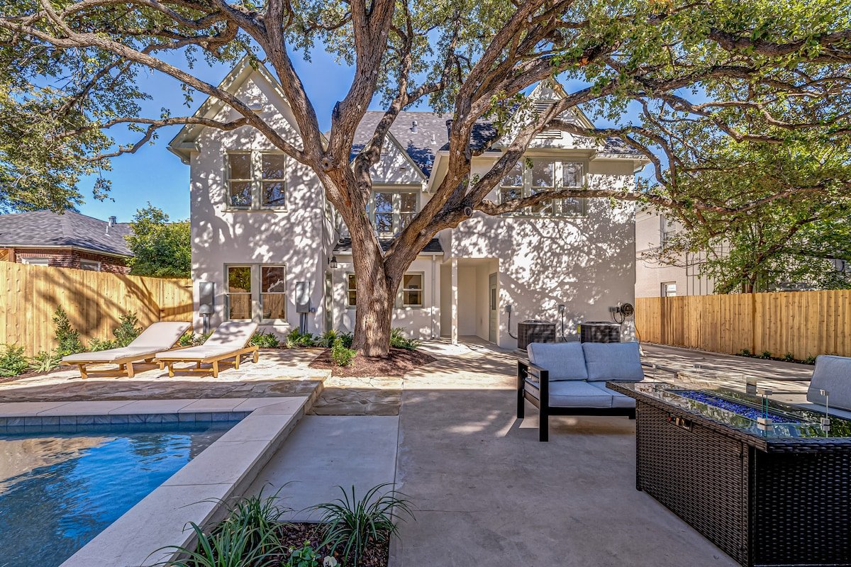 Under the Oak: A timeless retreat w/modern luxury