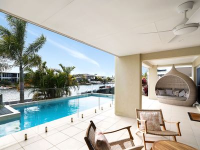 Pet Friendly & Solar Heated Pool- Canal front Home