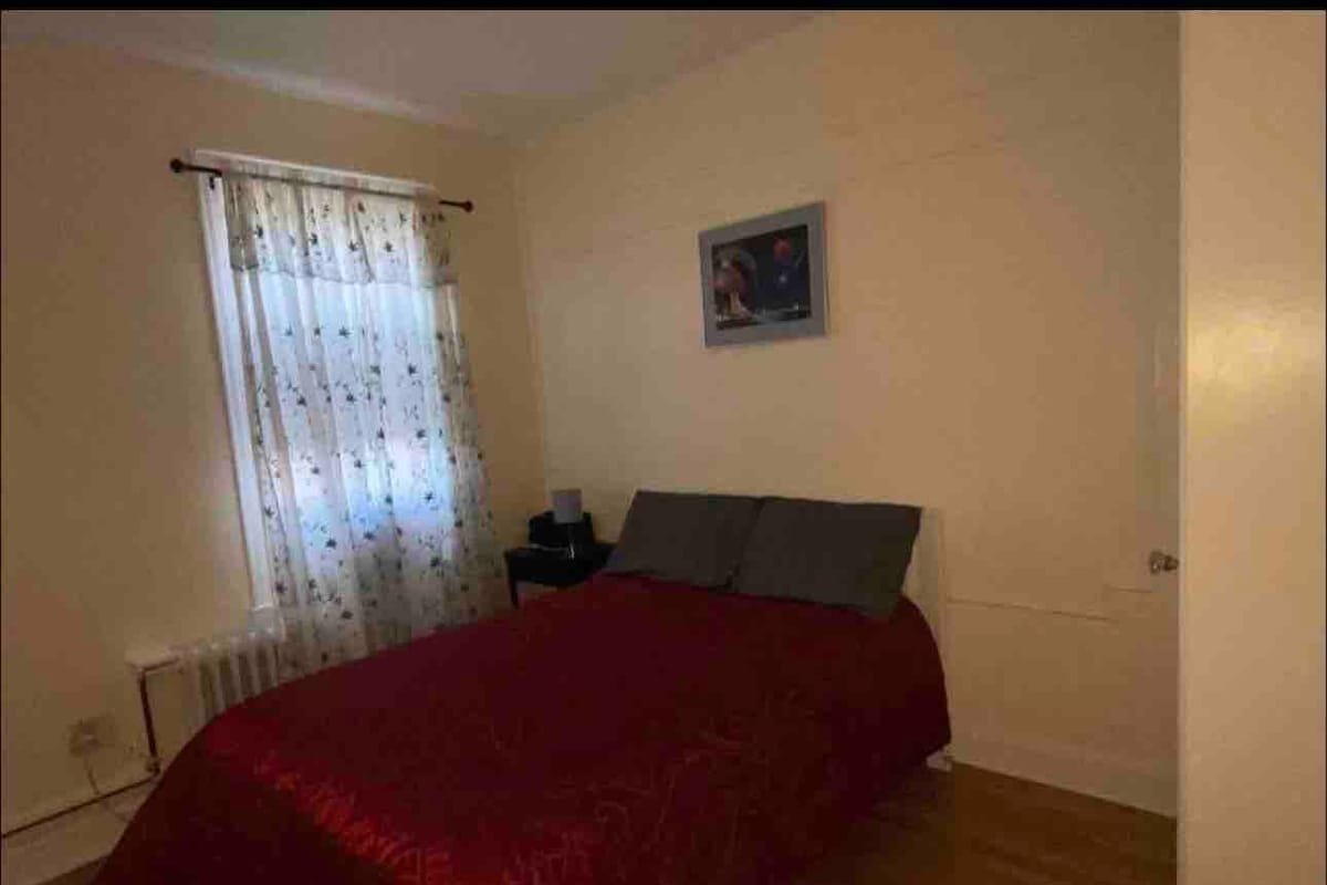 Sunnyside Queens Apt gallery image 5