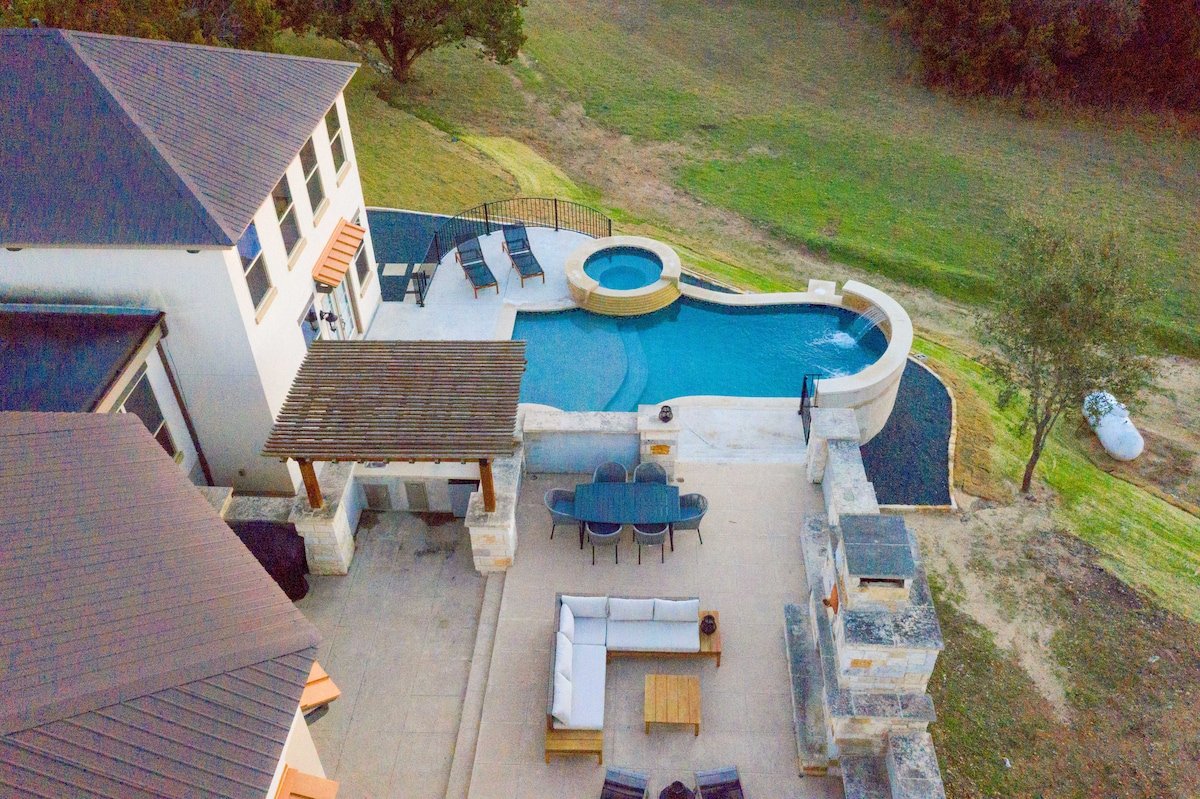 7 Bedroom | Sleep 26 | Pool | Hot Tub | Pool Table gallery image 4