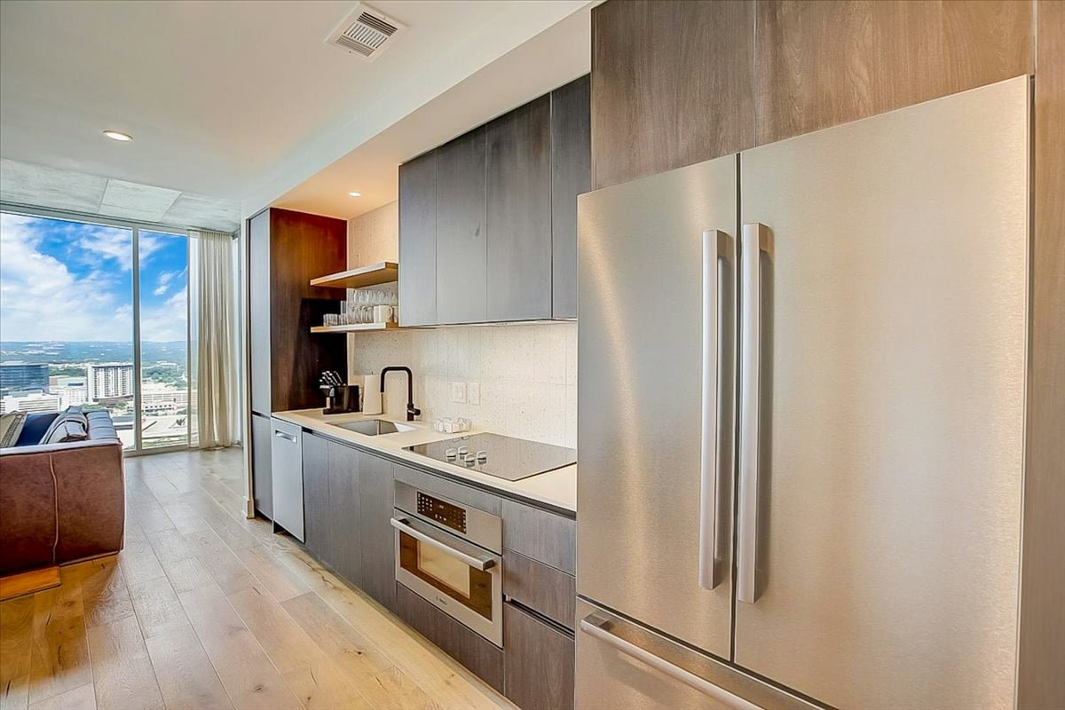 Huge 2BR Lakefront Natiivo Austin 29th-Floor gallery image 5