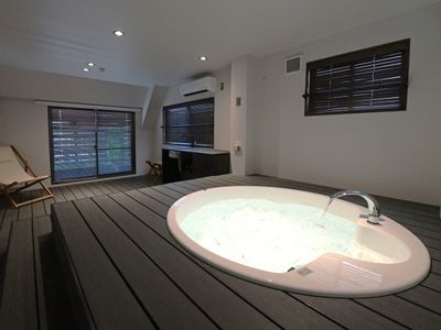 Elegant Tokyo Retreat: Jacuzzi, Cinema & Skytree