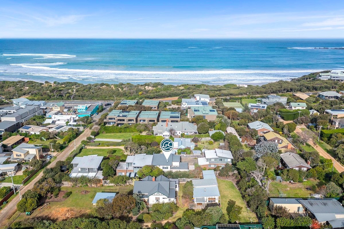 Stroll Away. Townhouse just a stroll to Ocean and gallery image 3