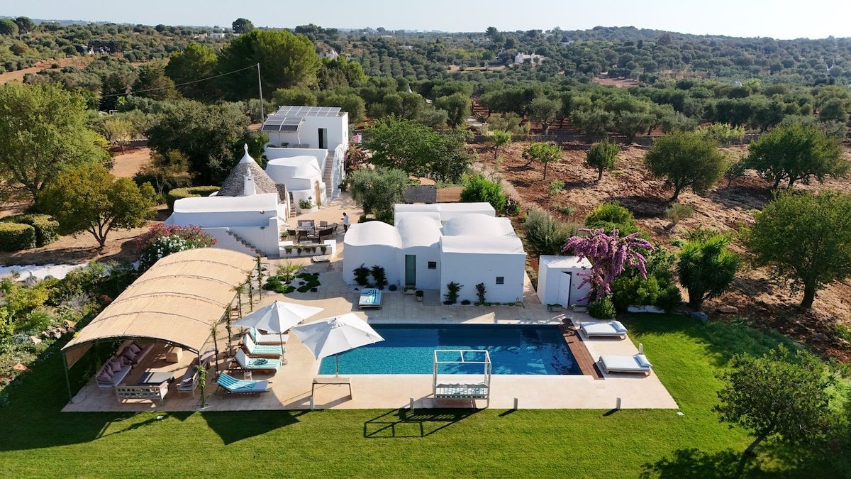 Trullo Sessana, Large pool with auto safety cover gallery image 3