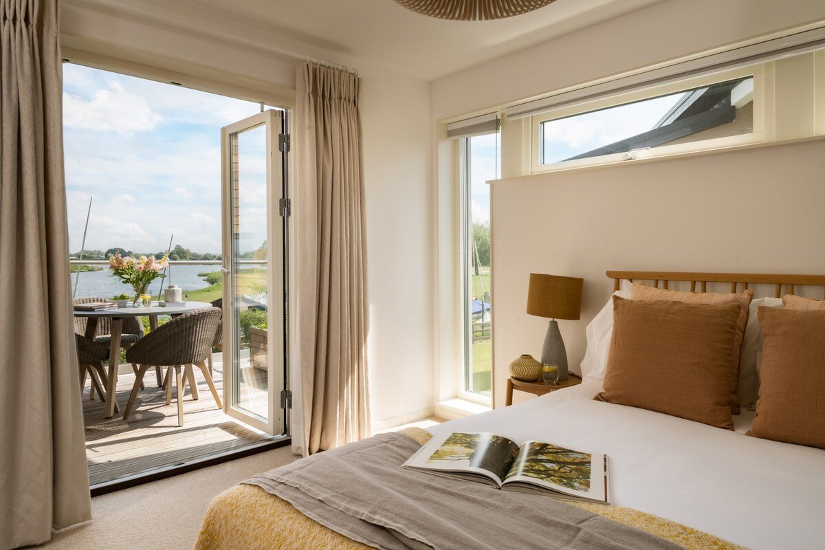 The Lookout | Luxury Lake House with Hot Tub/Kayak gallery image 2