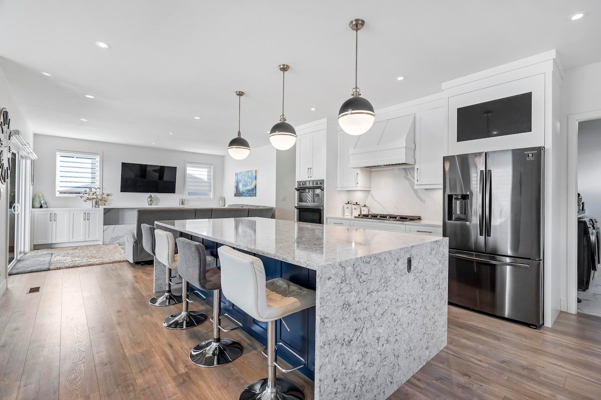 West Coast Custom by Uptown gallery image 2