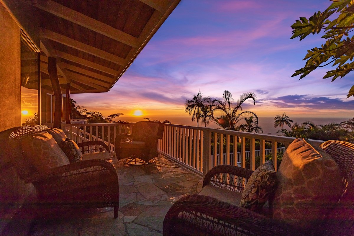 Original Kona Beach Boys 9.5 Acre Hawaiian Estate gallery image 4