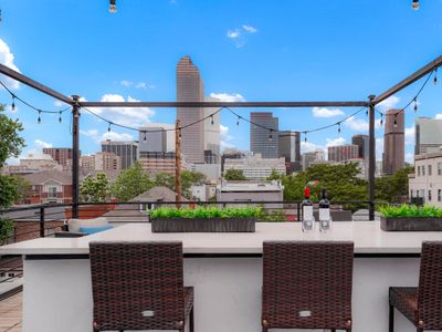 Modern Home w/ Stunning Rooftop