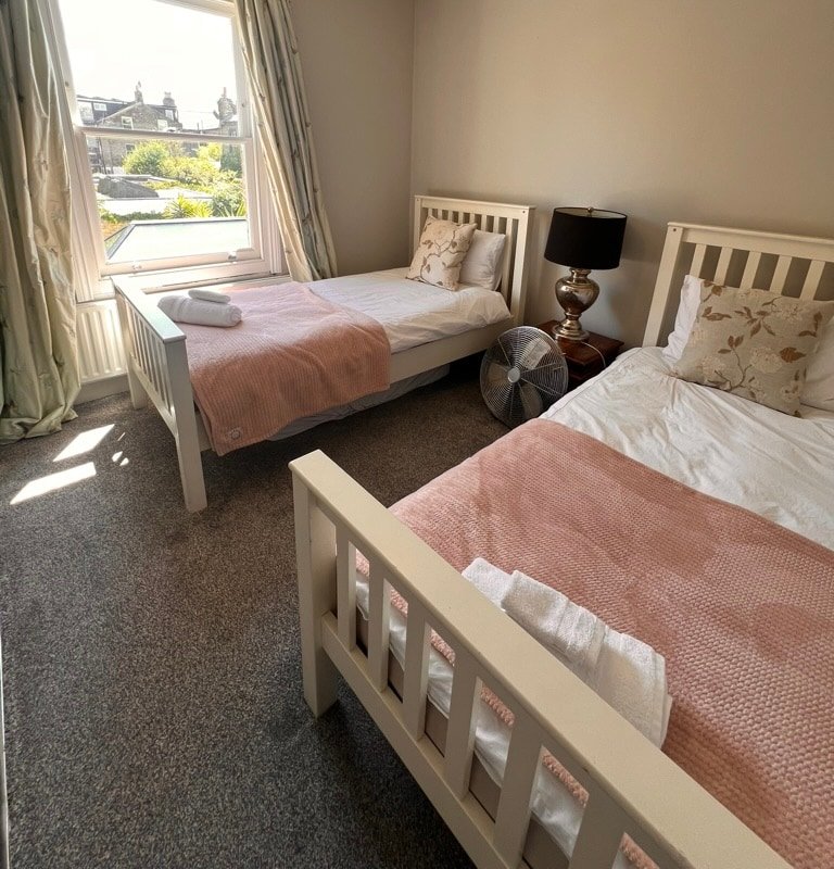 London Townhouse + AC. Putney Riverside. 5 Star gallery image 3