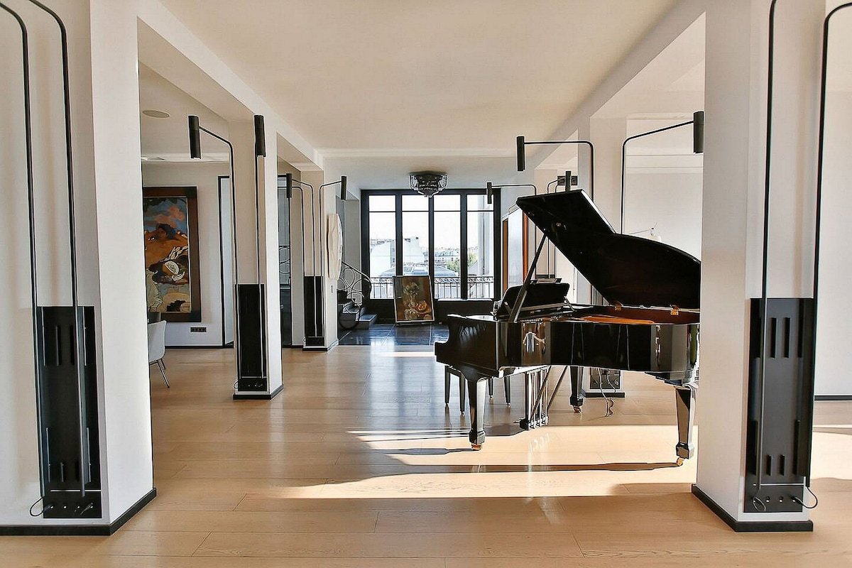 Par134 – Stunning apartment in St Germain des Prés gallery image 2