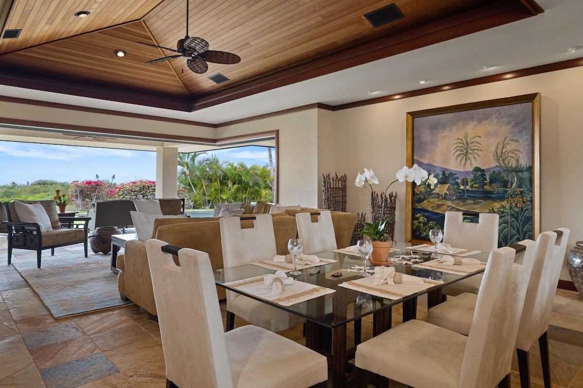 Outstanding 4BR Family Home with Pool, Hot Tub! gallery image 4