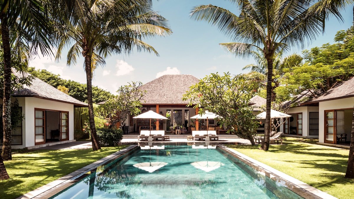 Villa Tiga Puluh – 7 bedrooms Villa in Seminyak