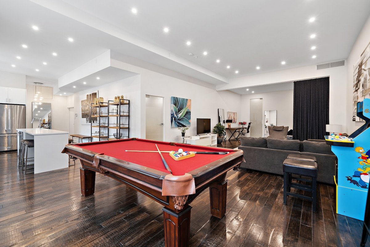 “LE ST-CYR” Luxury Lounge Loft In Old Montreal gallery image 4