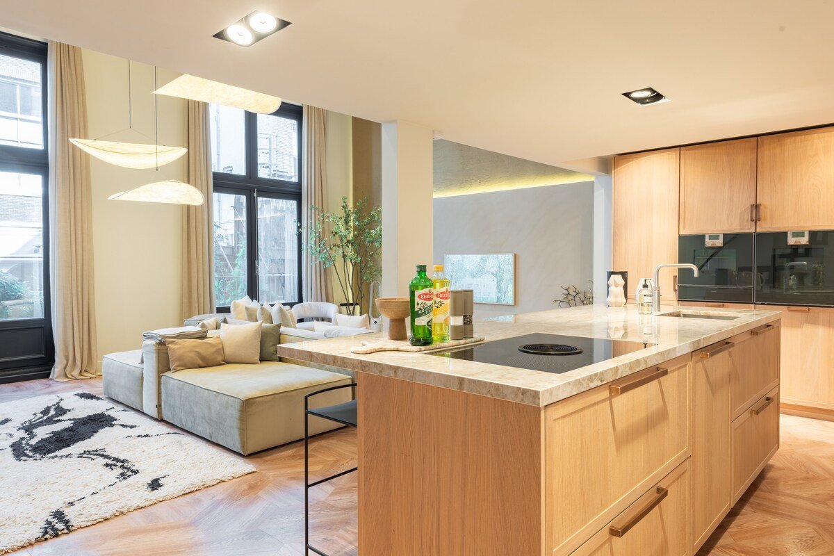 Renovated luxurious 200 SQM loft in city center gallery image 5