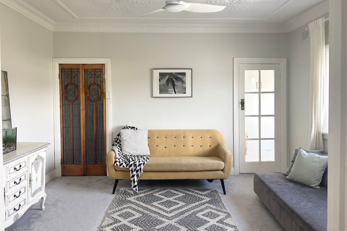 UNIQUE AFFORDABLE LUXURY – CLOSE TO CITY & BONDI! gallery image 4