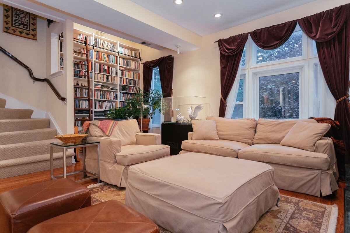 Superhost Wrigley/Lakeview Duplex 3BR/2.5BA gallery image 4