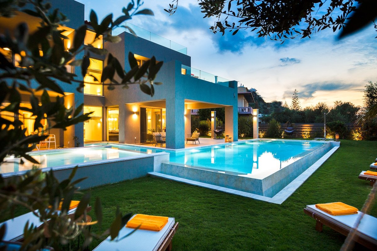 VIP Villa Sissy, heated pool, close to the beach gallery image 2