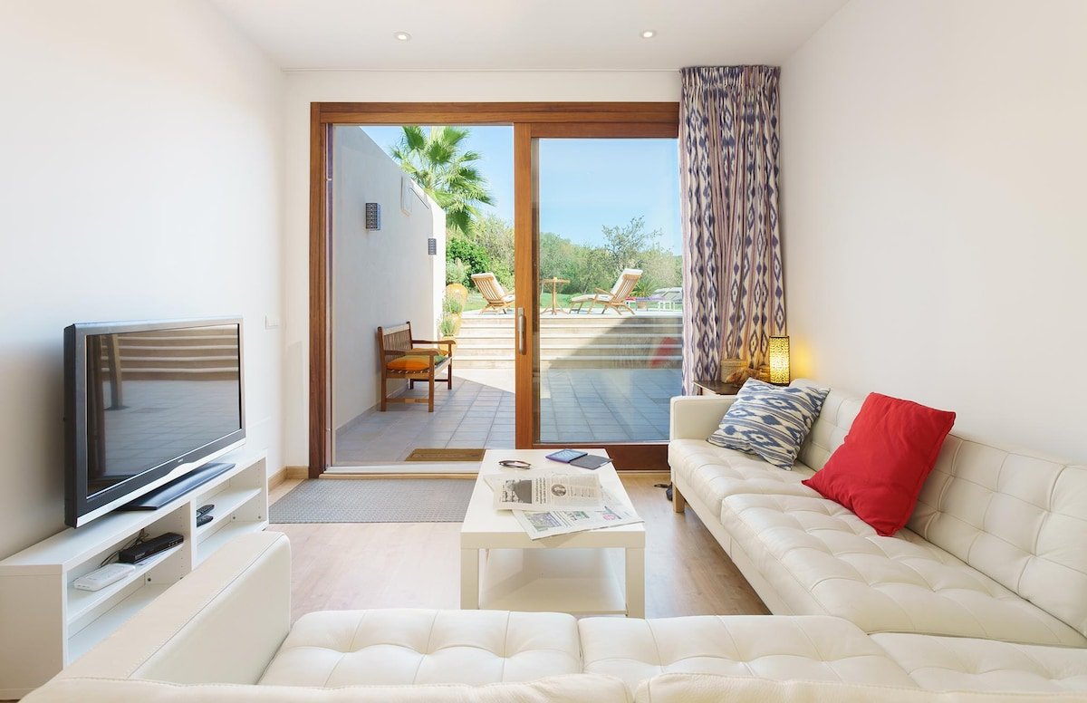 Townhouse Pollensa with pool and parking gallery image 4