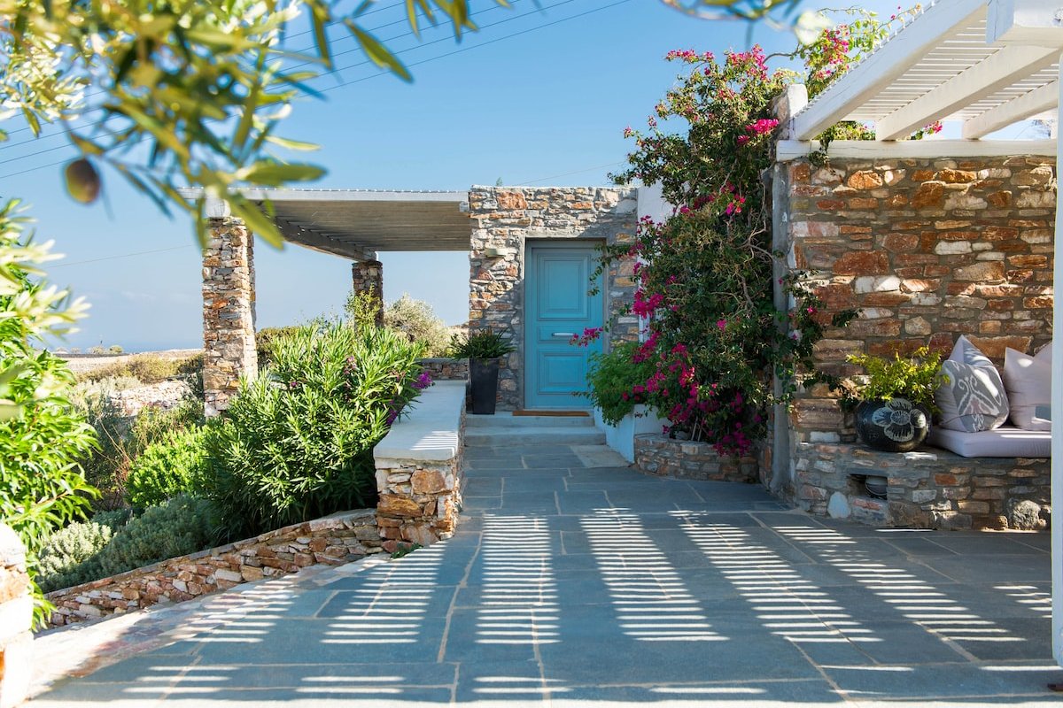 Unique Cycladic getaway villa, Sifnos gallery image 4