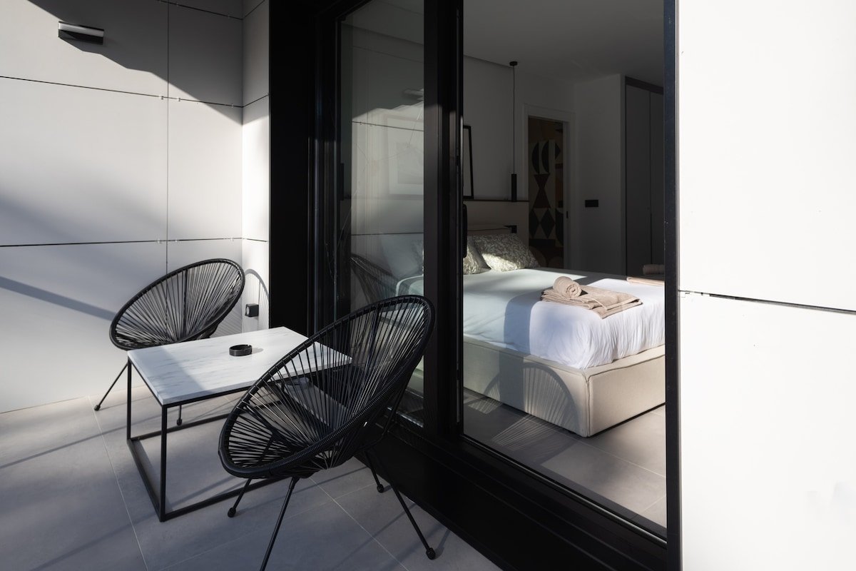 Moderna Villa con piscina gallery image 5