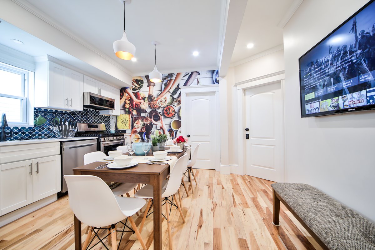 Chic Retreat min2 Downtown Backyard FreePrkg