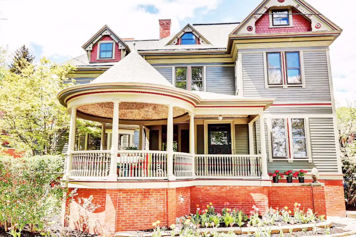 Elegant Victorian Home – East Side near Brown