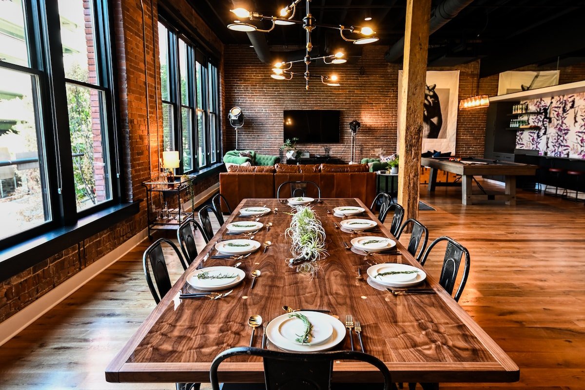 Luxury Loft w/ City View – 1 block from Broadway gallery image 4