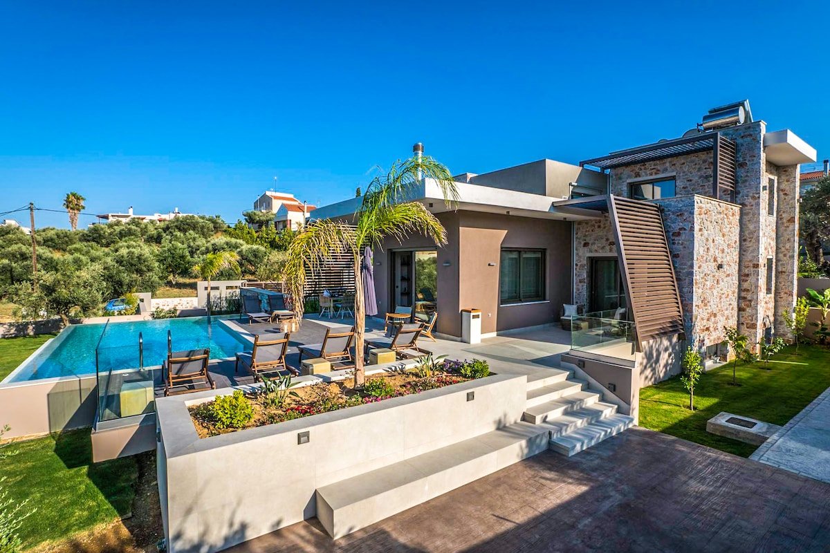 3′ to Beach / Private Pool / Gym / Playroom gallery image 4