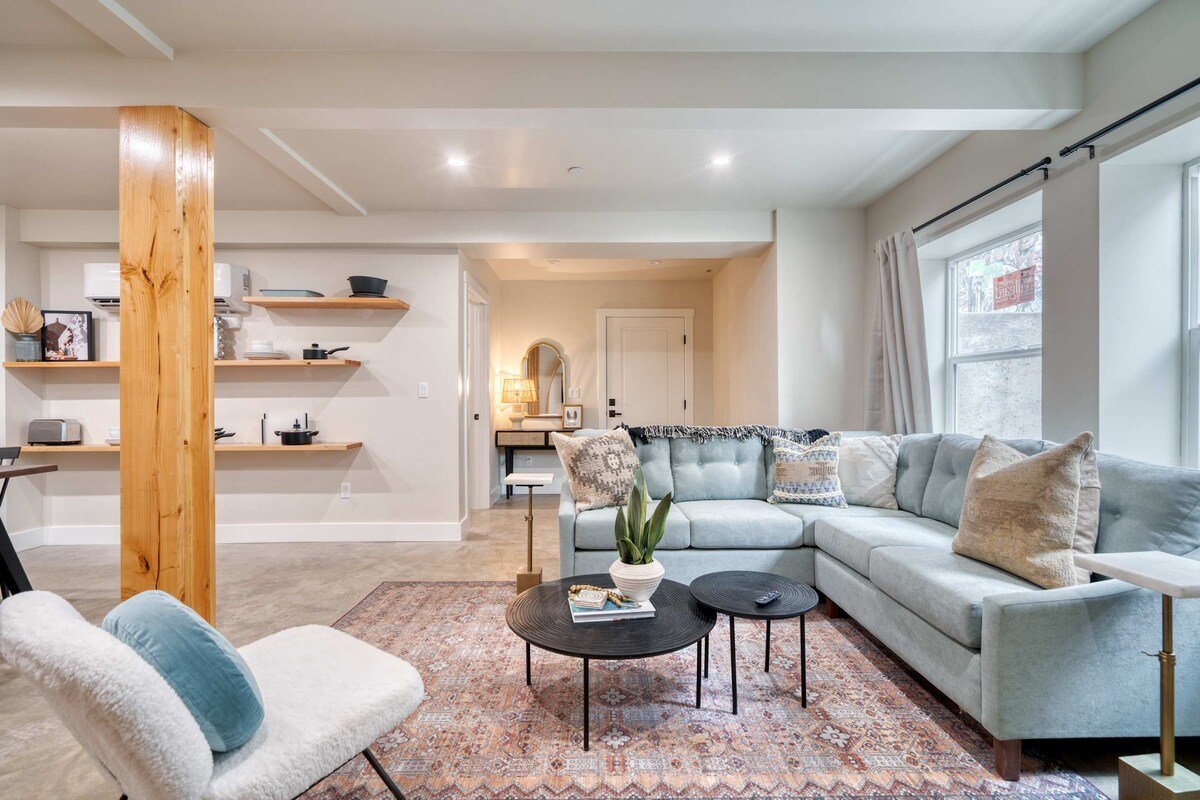 Modern Spanish 3BR | Steps to Mississippi gallery image 4