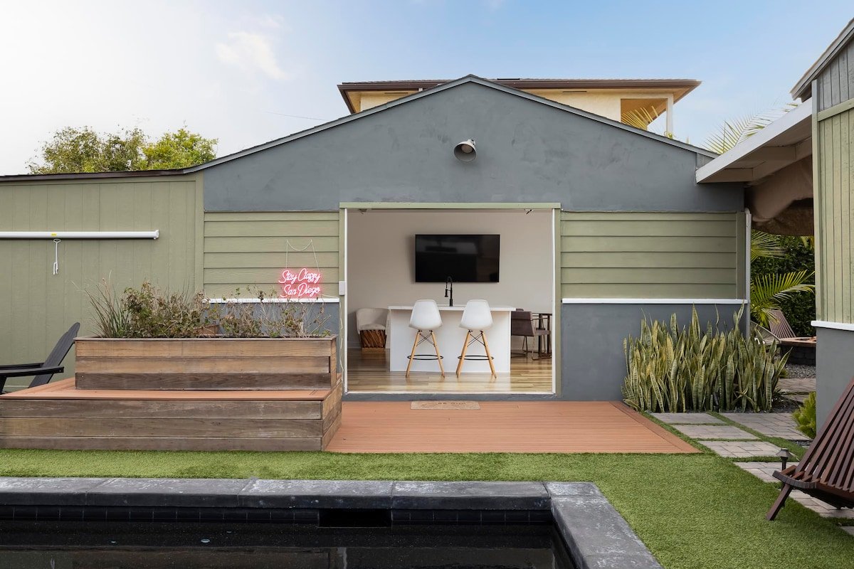 SoCal Living w/ Pool, hot tub and movie theater gallery image 4