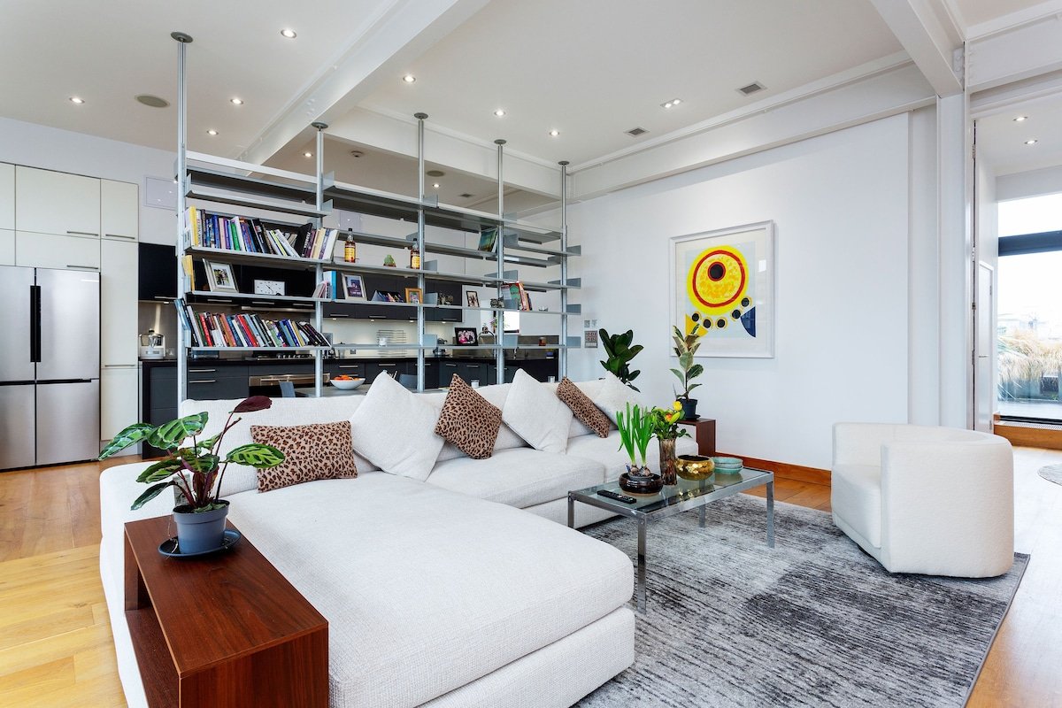 Enjoy London Sunsets at Penthouse in Covent Garden gallery image 5