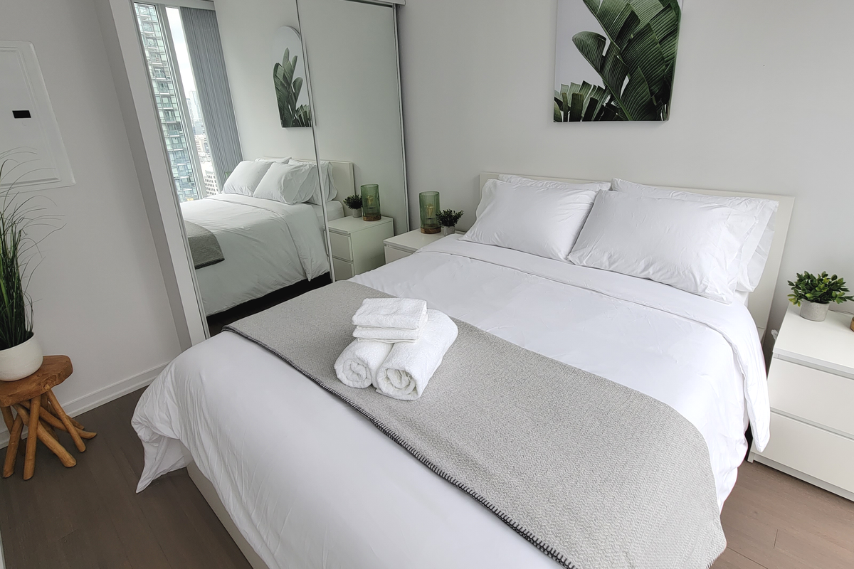 Stylish 2BDR Downtown Toronto Condo w/Balcony+VIEW