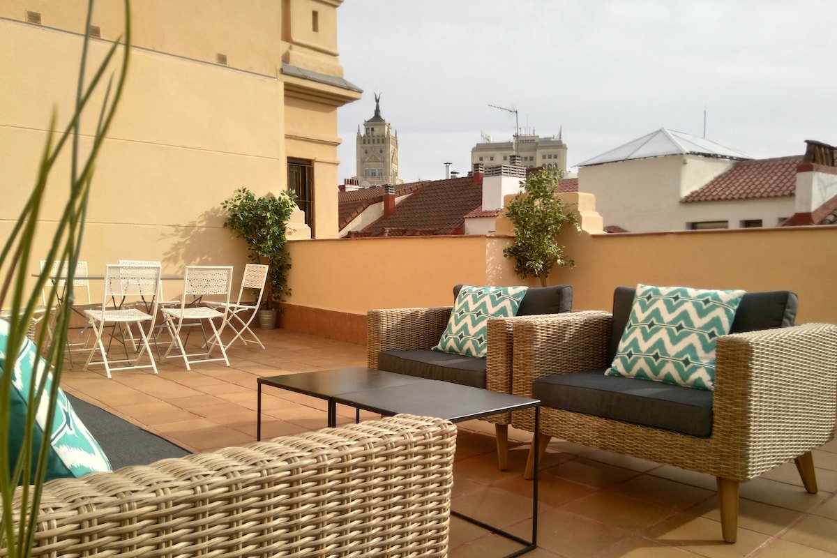 PENTHOUSE 4 BR, 4 BA & 60M2 TERRACE gallery image 3