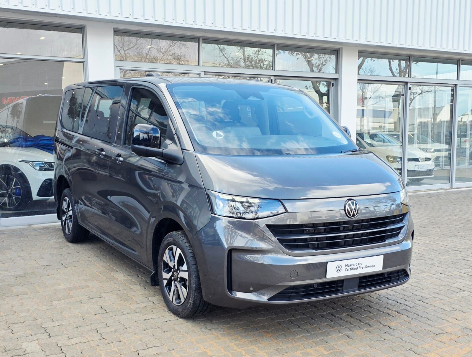 VOLKSWAGEN TRANSPORTER KOMBI 2.0TDi LIFE  for Sale in South Africa